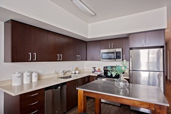 Savior Street Flats Apartments Kitchen - Photo Gallery 4