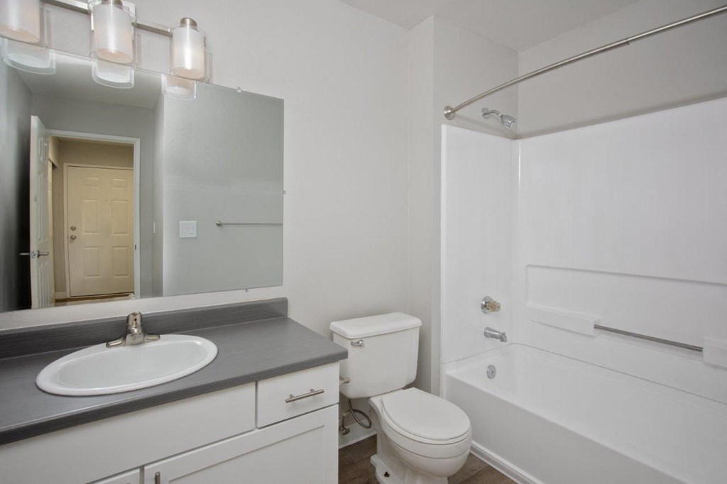 Outlook16 Bathroom with Bathtub