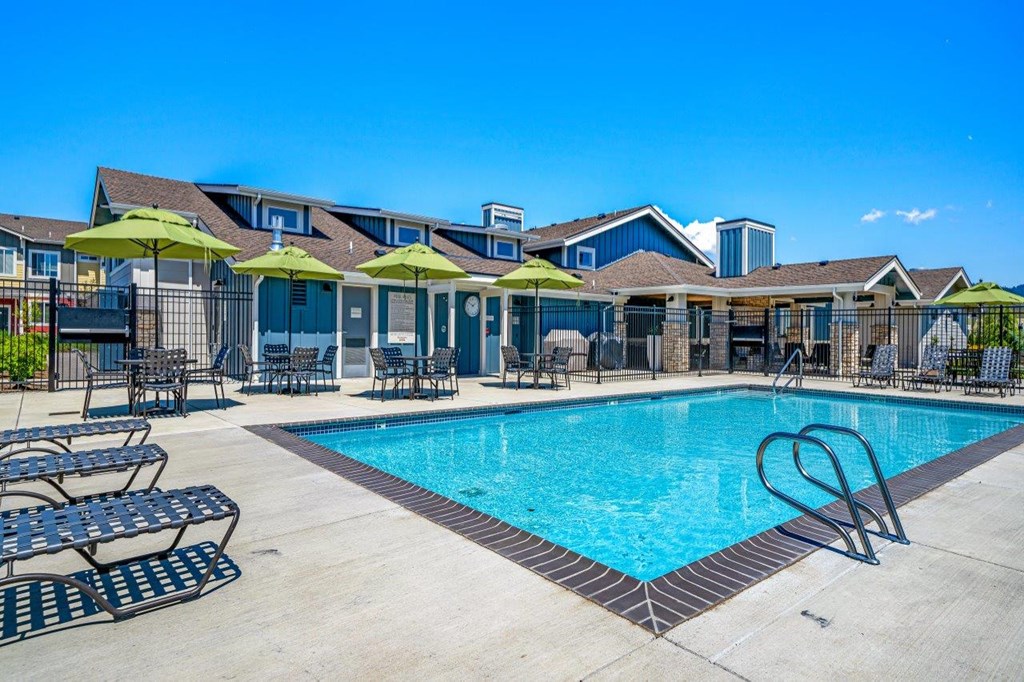 EvergreenVillageDeltaRidge_Eugene_OR_Ext_Amenity_Pool_2