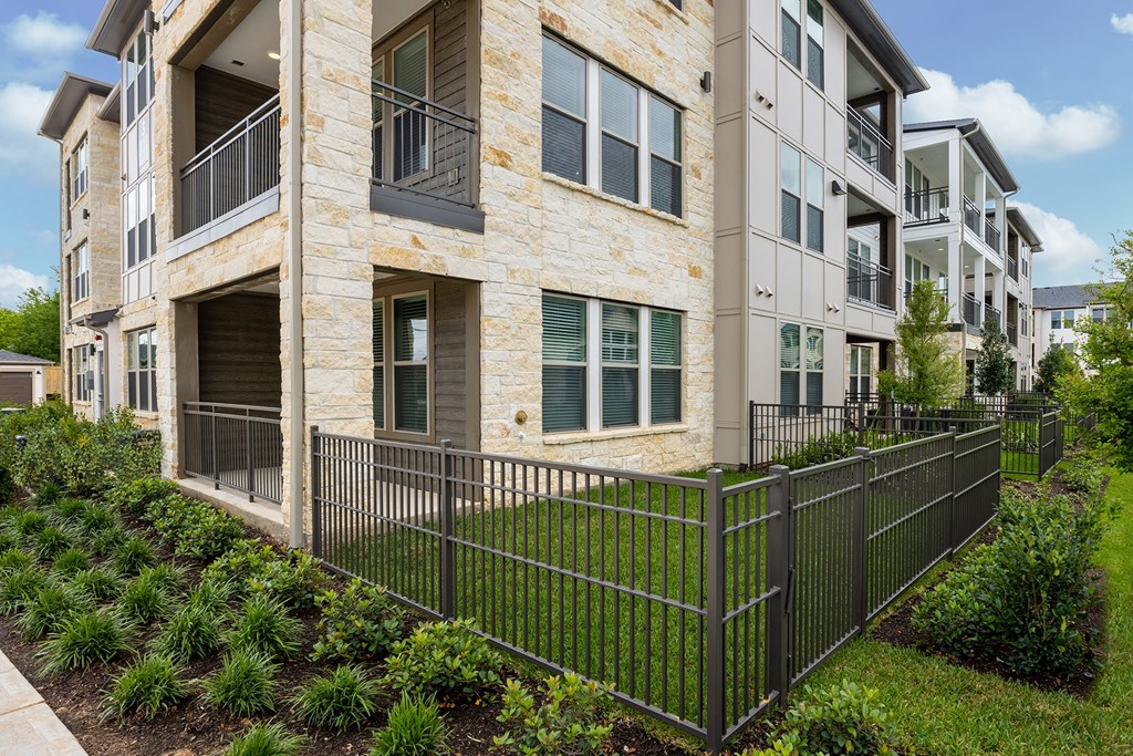 the preserve at ballantyne commons apartment balcony