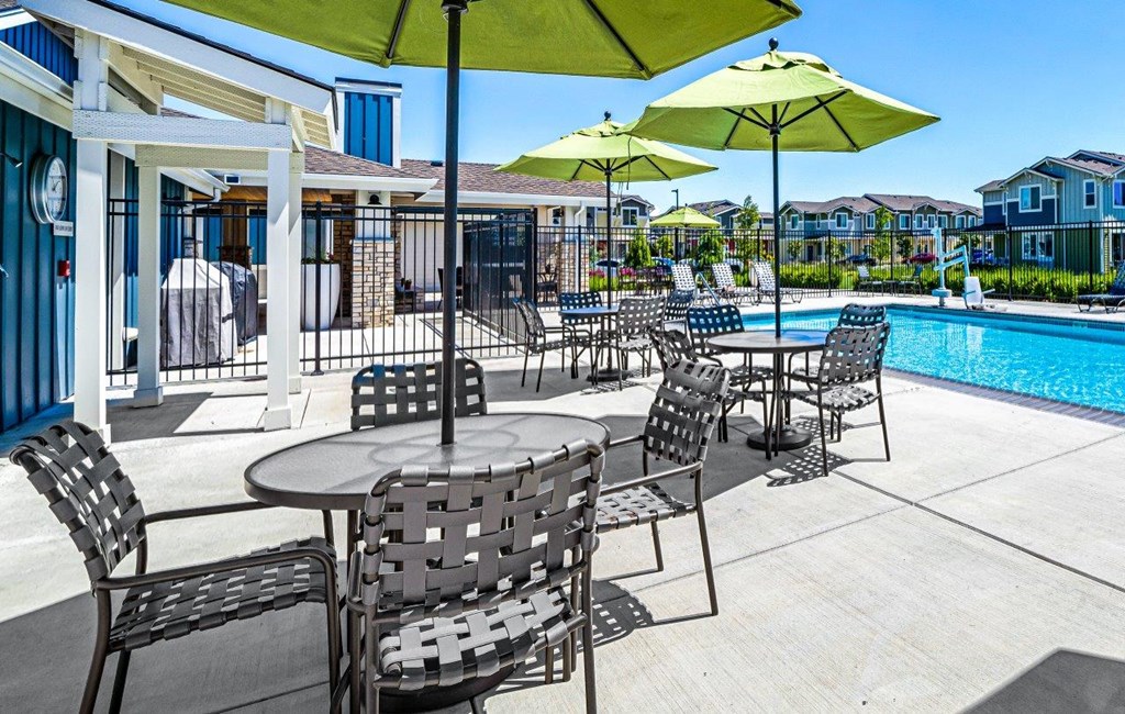 EvergreenVillageDeltaRidge_Eugene_OR_Ext_Amenity_Pool_3