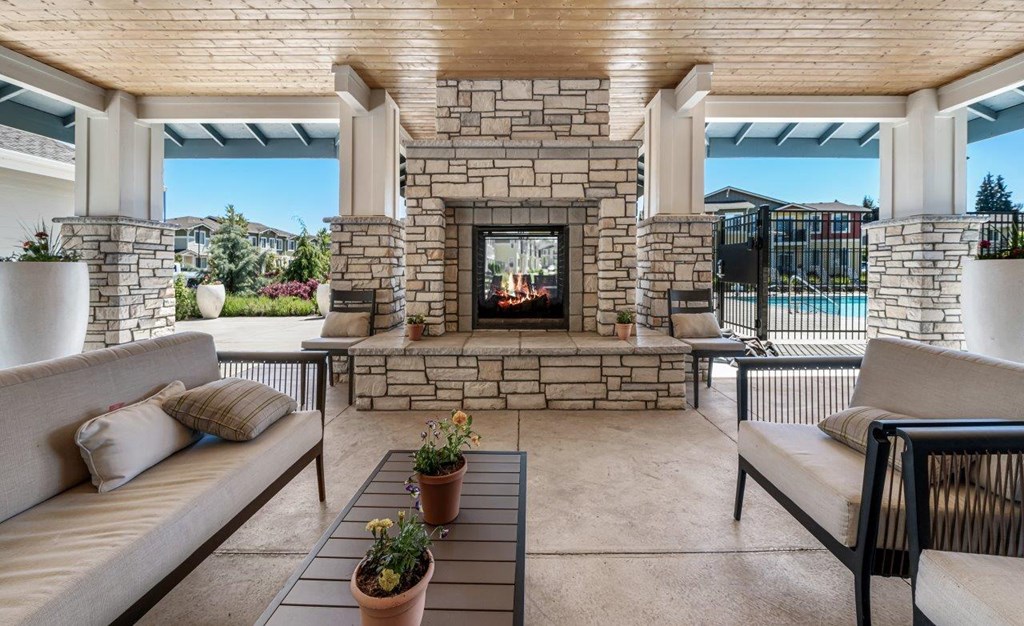 EvergreenVillageDeltaRidge_Eugene_OR_Ext_Amenity_Fireplace_2