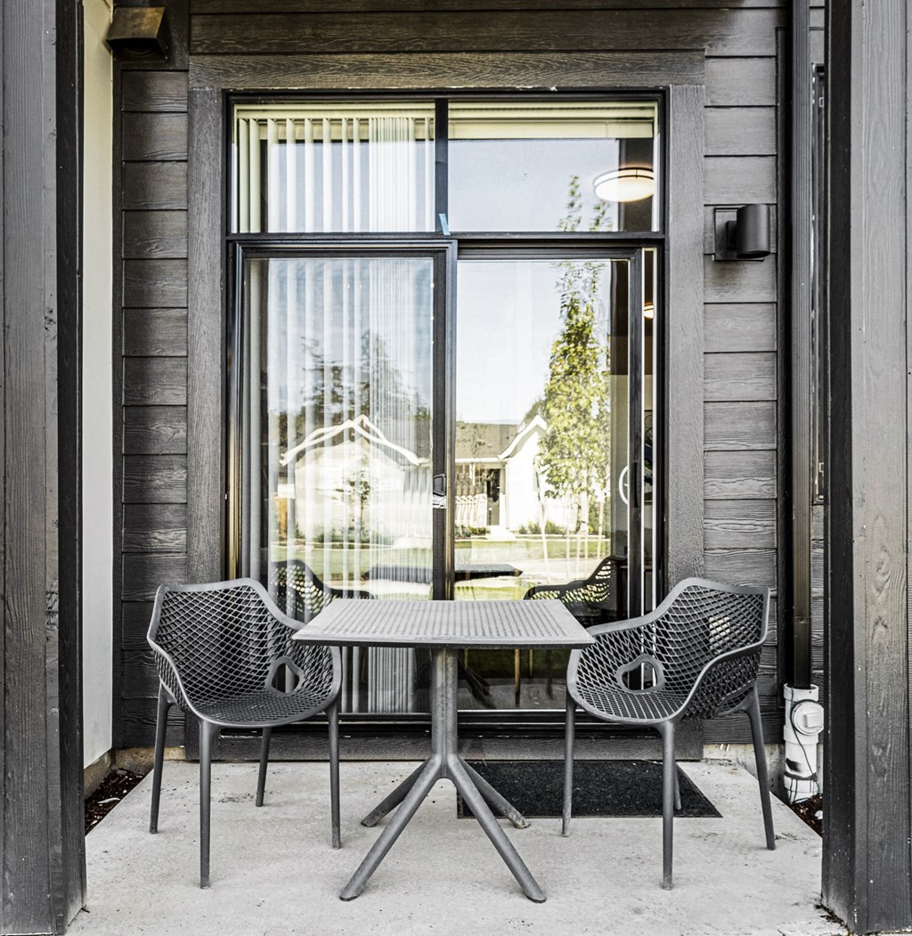 The Farmstead_Eugene_OR_Exterior_diningoutdoor