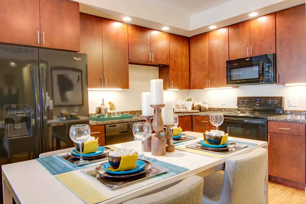 Veranda Highpointe Apartments Model Dining Room and Kitchen