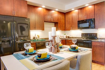 Veranda Highpointe Apartments Model Dining Room and Kitchen - Photo Gallery 3
