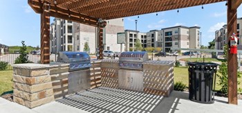 Northside at the Woodlands Outdoor Grilling Area - Photo Gallery 18