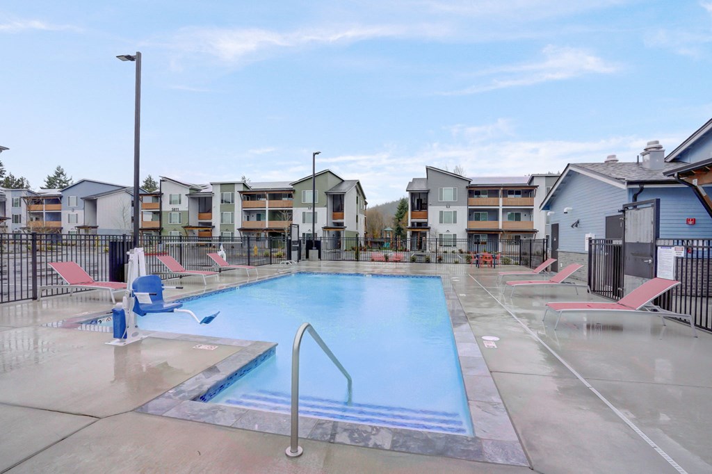the pool at the preserve at polk apartments with chairs around it