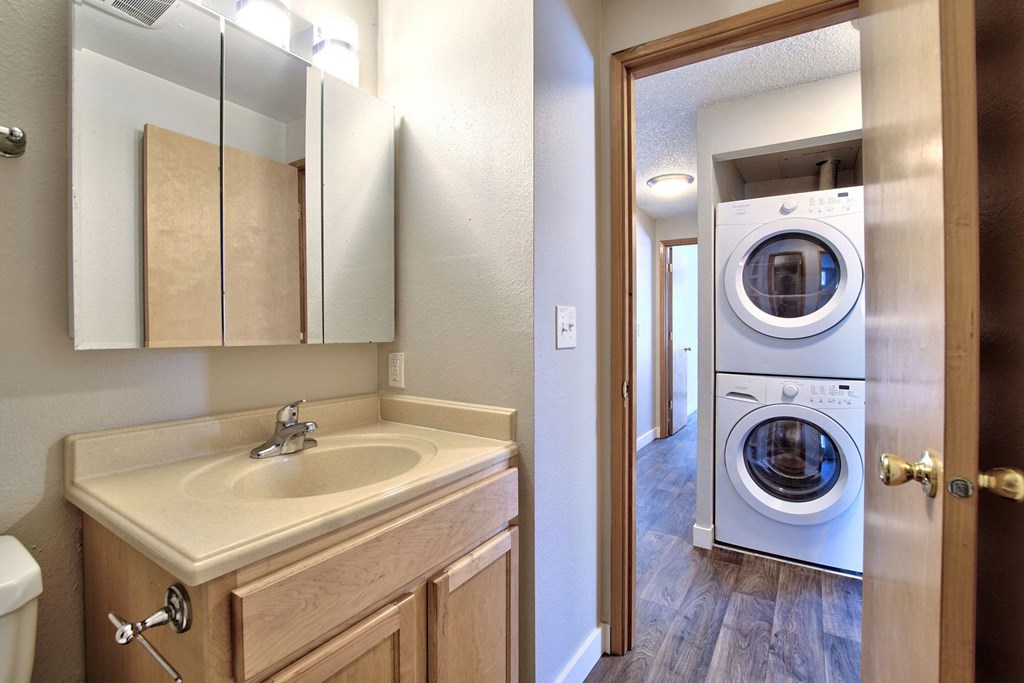 The Goose Aloha, Oregon bathroom