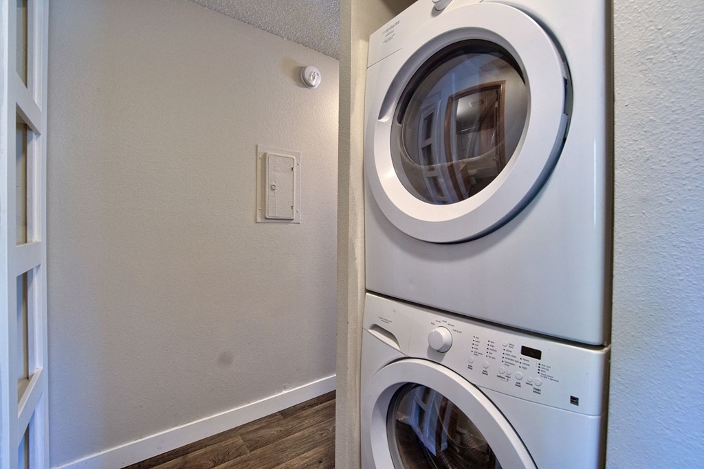 The Goose Aloha, Oregon washer dryer