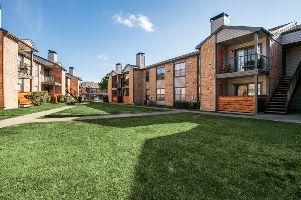 forty200 Apartment Homes Exterior Buildings and Landscaping