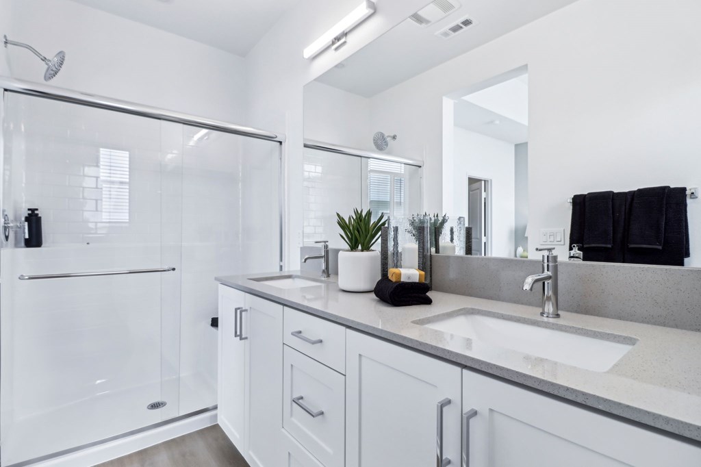 AxisMillenia_ChulaVista_CA_Interior_MainBath