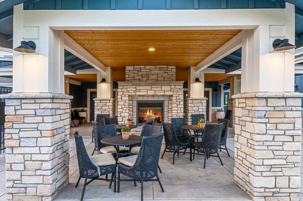 EvergreenVillageDeltaRidge_Eugene_OR_Ext_Amenity_Fireplace_4