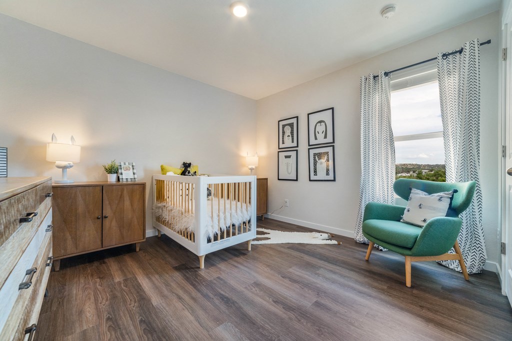 Pikes Peak Rental Homes Model Room with Crib