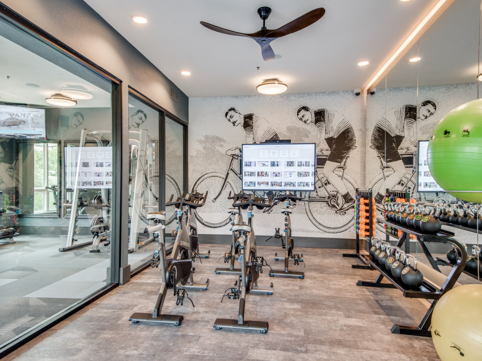 Photos and Video of The Hudson Dallas Apartments in Dallas, TX