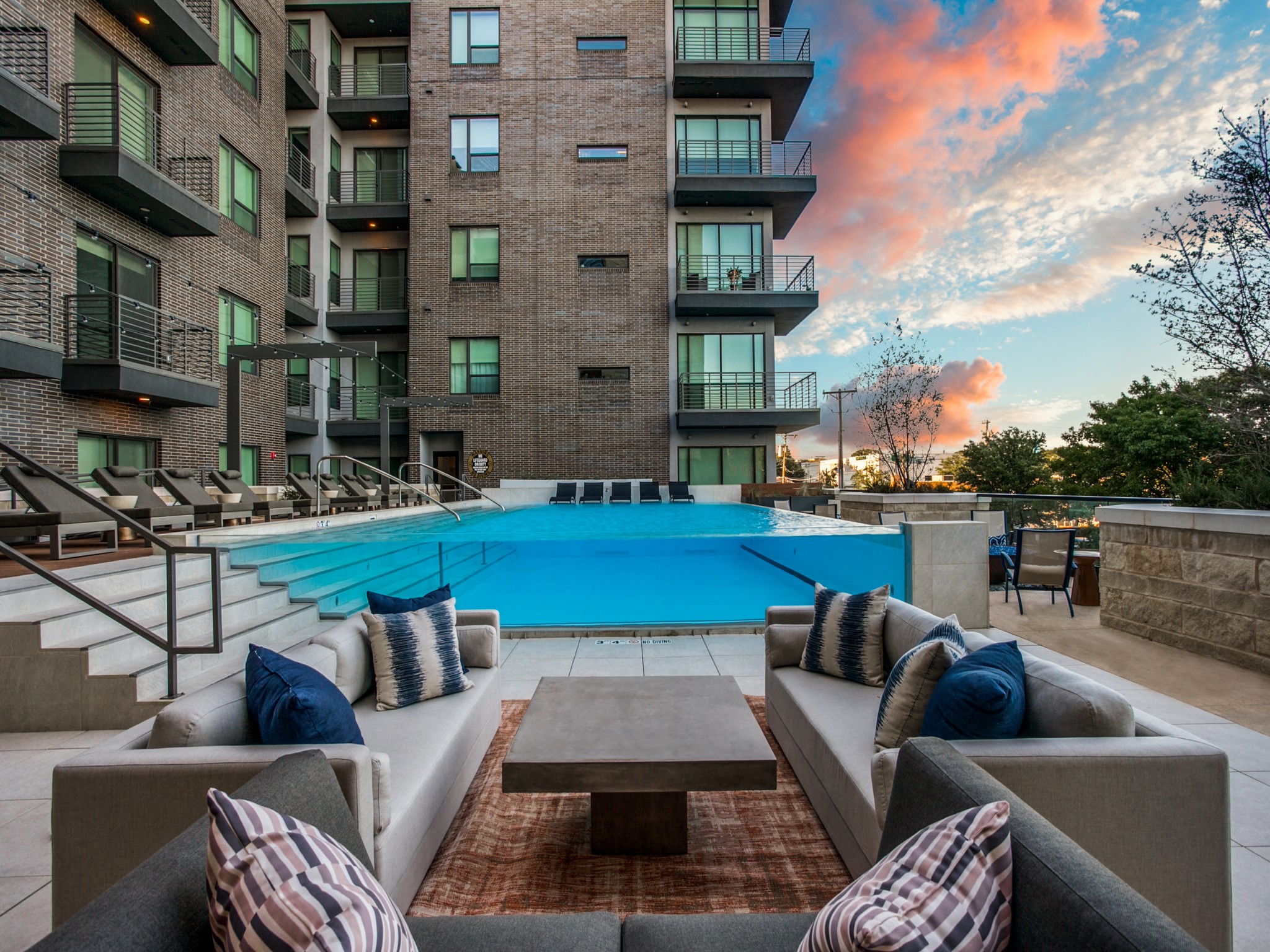 Photos and Video of The Hudson Dallas Apartments in Dallas, TX