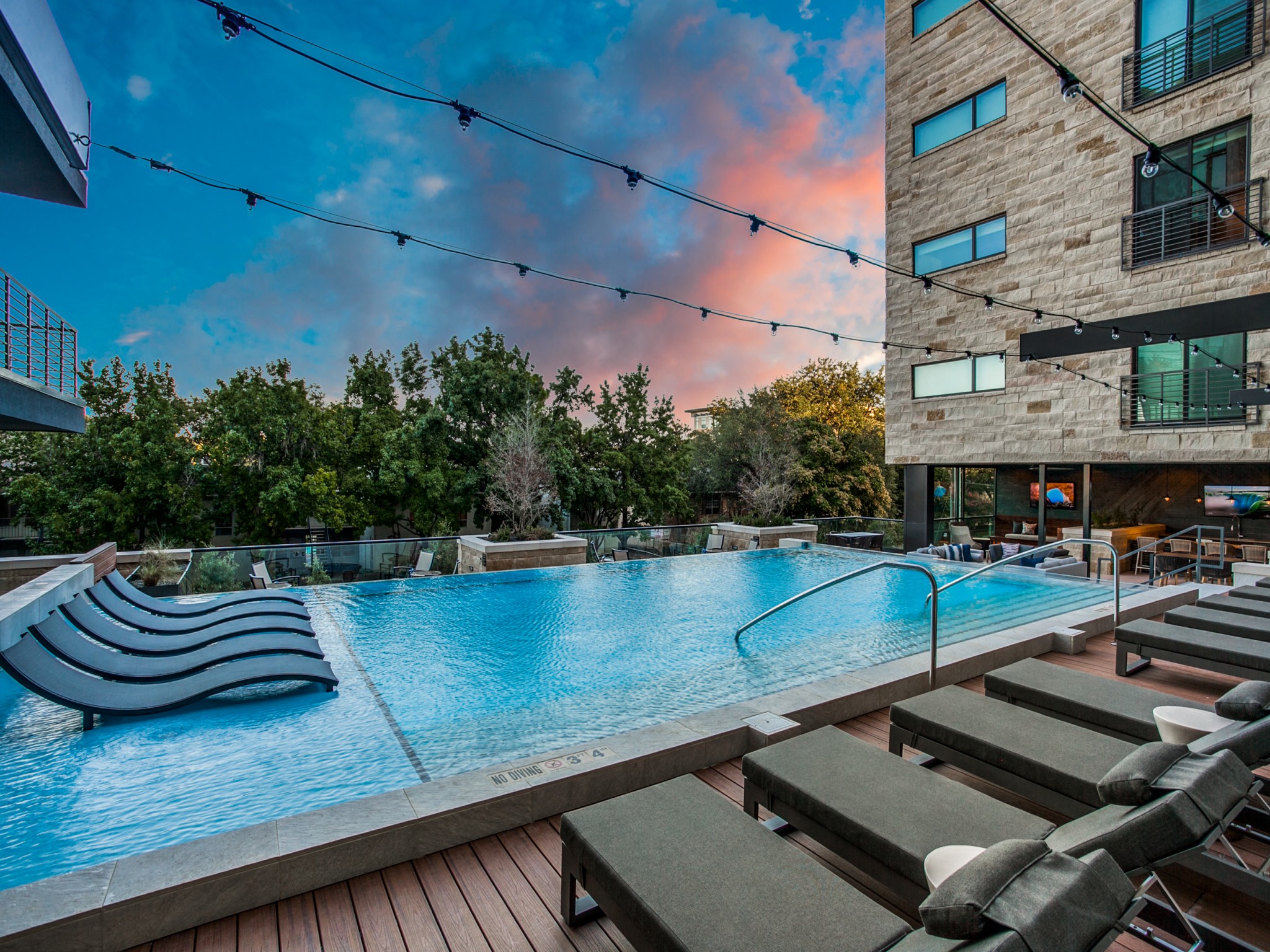 Photos and Video of The Hudson Dallas Apartments in Dallas, TX