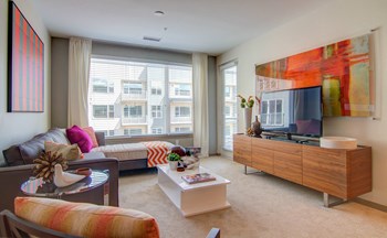 Veranda Highpointe Apartments Model Living Room - Photo Gallery 5