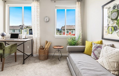 EvergreenVillageDeltaRidge_Eugene_OR_Int_HomeOffice