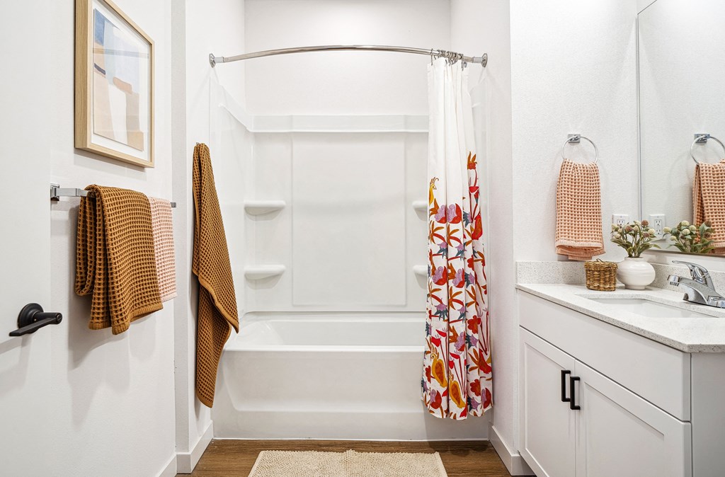 TheFarmstead_Eugene_OR_Flat_bath1