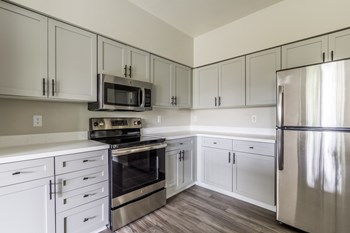 6205 188th Lane NE 1-3 Beds Apartment for Rent - Photo Gallery 4