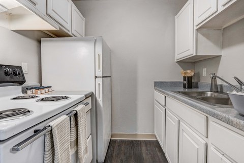 Forest Manor Apartments Kitchen