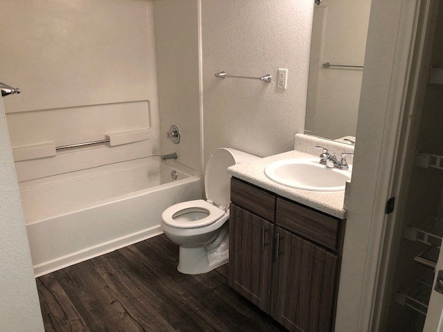 Quail Village Apartments Bathroom