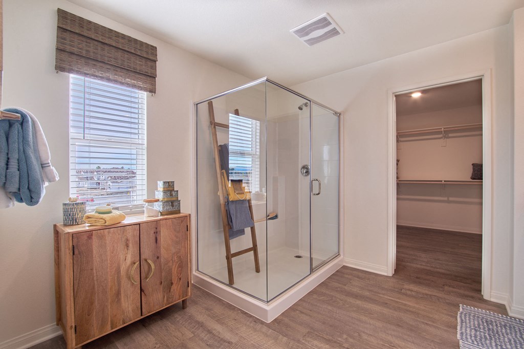 Maple at Starling Place Model Bathroom