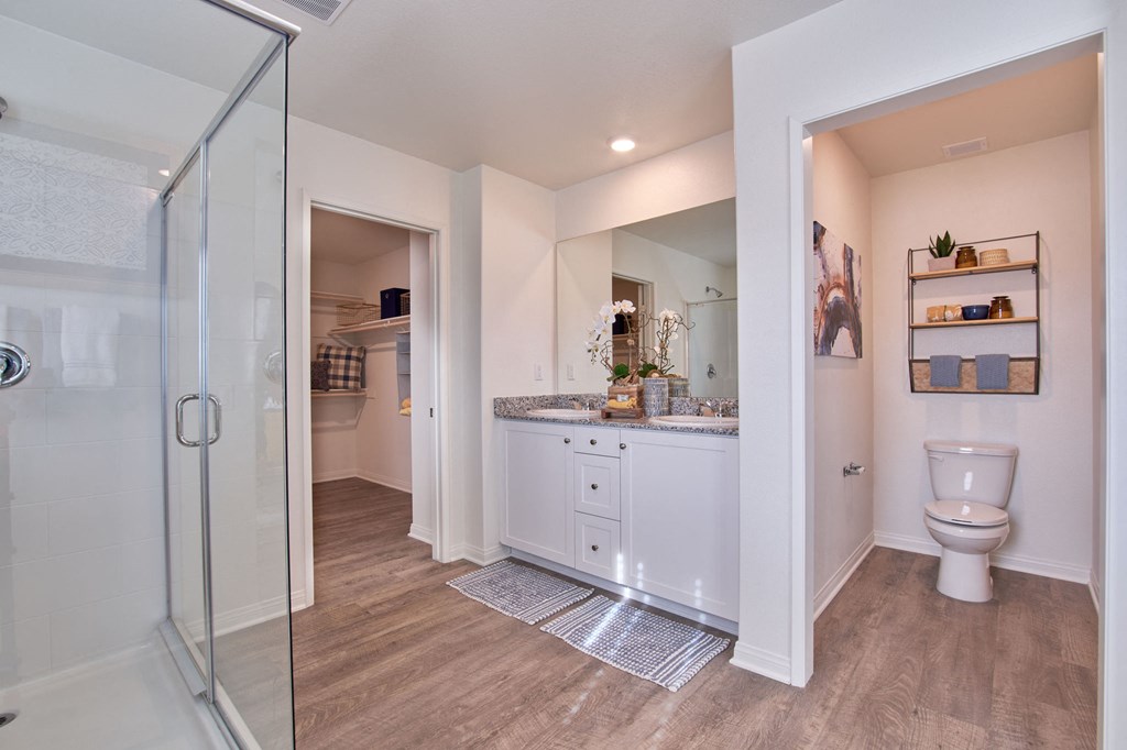 Maple at Starling Place Model Bathroom