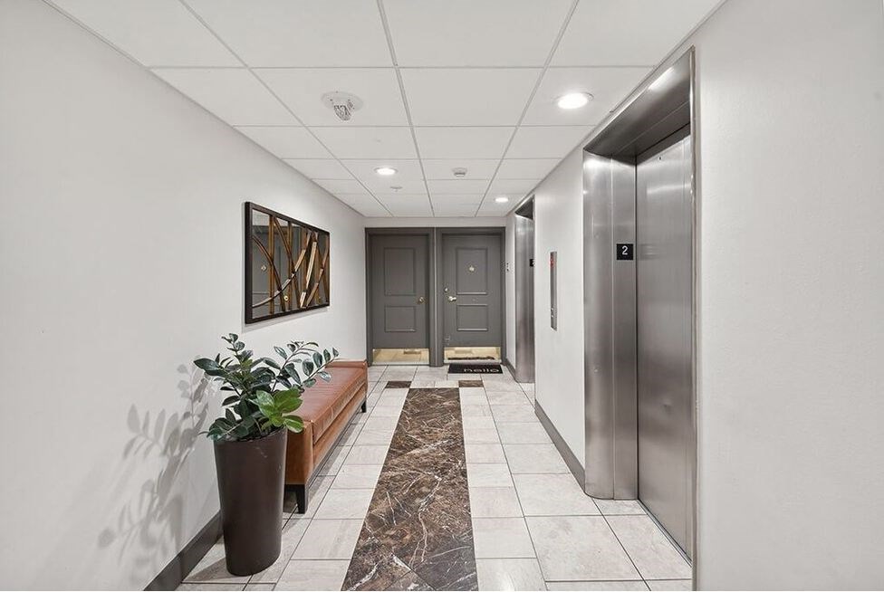 735 St. Clair Apartments in Portland, Oregon Hallway and Elevators