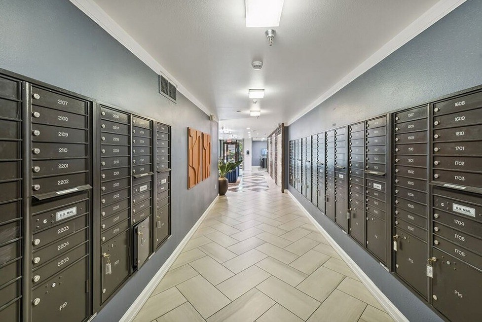 735 St. Clair Apartments in Portland, Oregon Hallway and Mailboxes