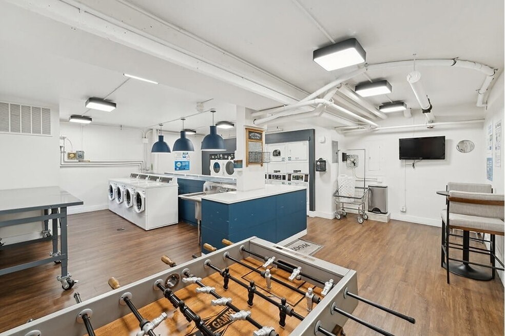 735 St. Clair Apartments in Portland, Oregon Laundry Facility with Games