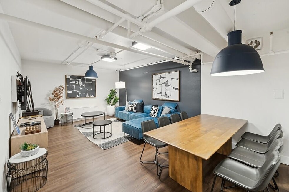 735 St. Clair Apartments in Portland, Oregon Clubhouse Lounge