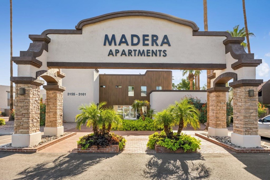 Madera at Metro Sign