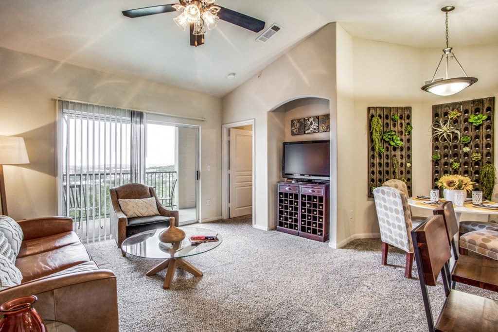 Hudson Miramont Apartments Model Living Room