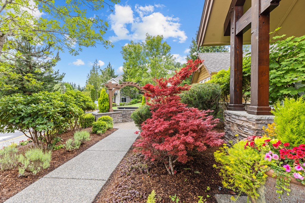 additional photo for property listing at chic digs with room to stretch out in the village 22 car