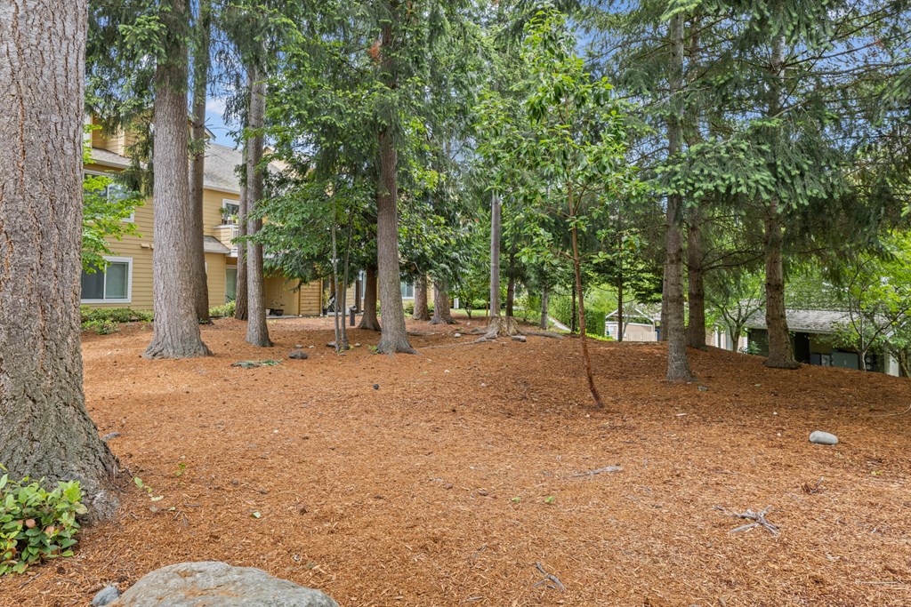 additional photo for property listing at chic digs with room to stretch out in the village 22 car