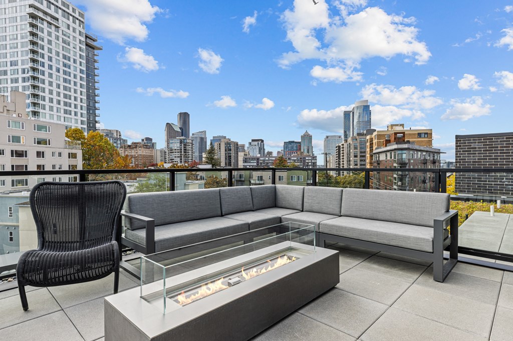 Gridline Apartments Rooftop Lounge