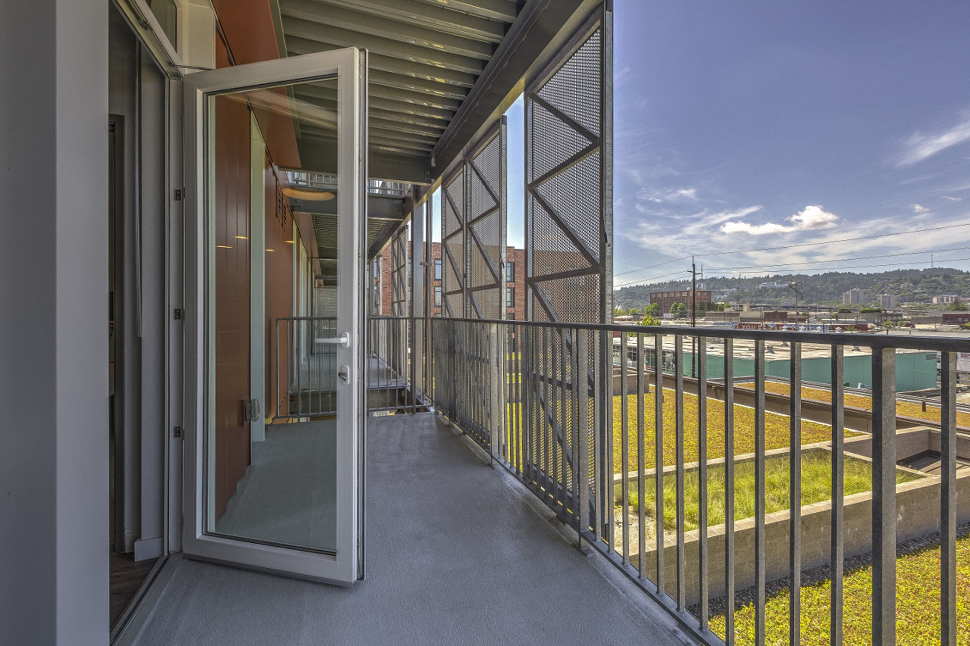 975_ApartmentAmenities_Balcony
