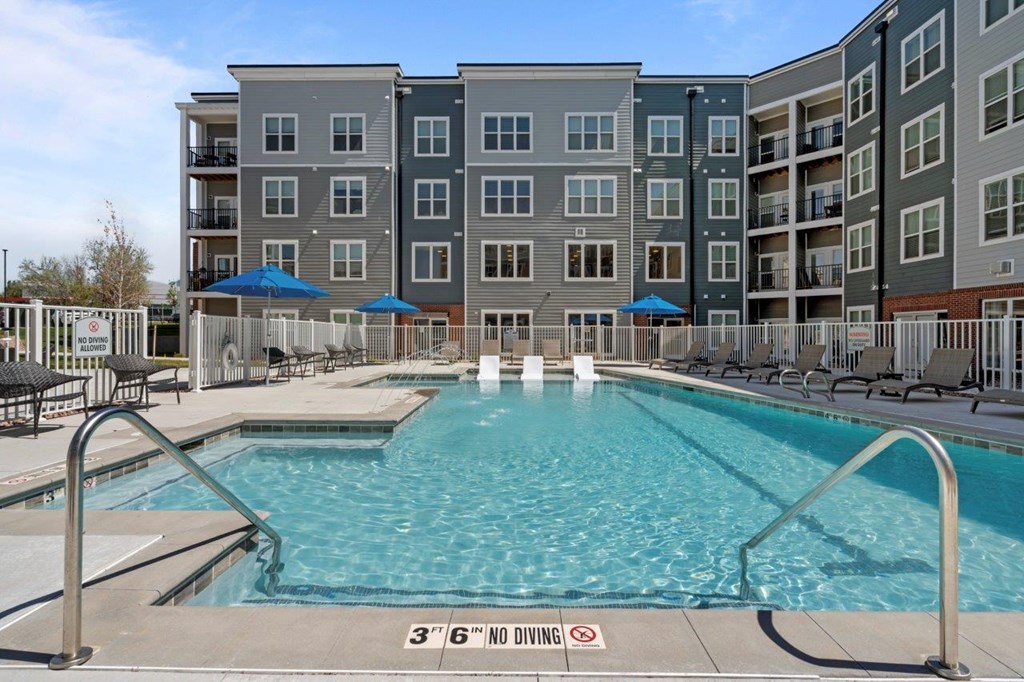 A pool with a 3'6" no diving sign in the middle.