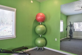 Parc Central_Vancouver WA_ Apartment exercise balls - Photo Gallery 36