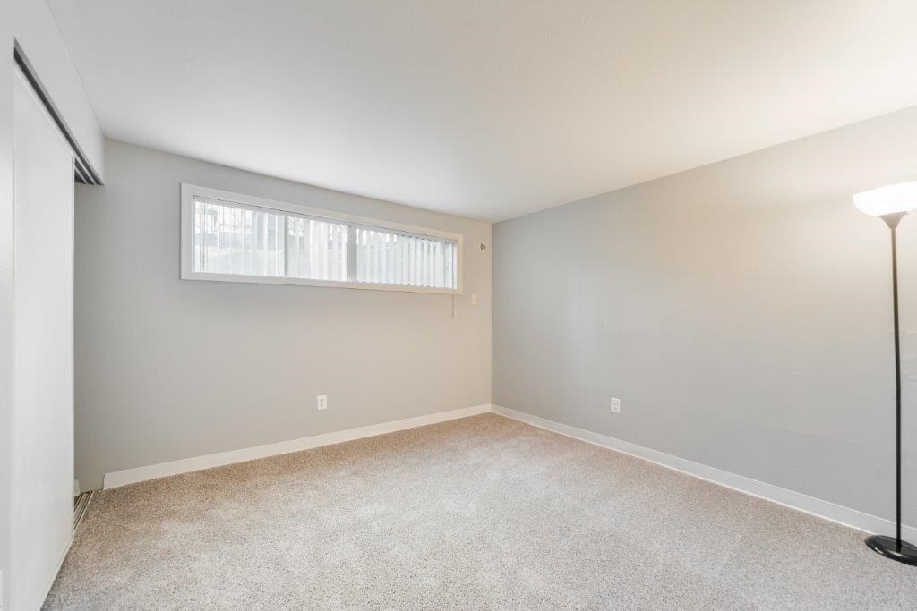 Beacon View Apartments Bedroom with Lamp