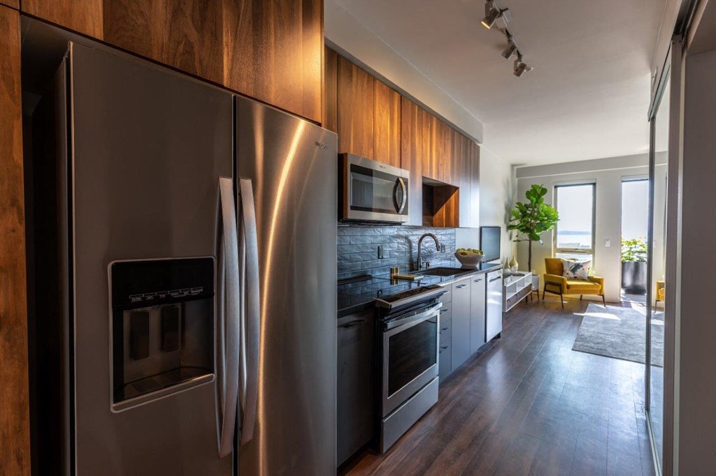 Alexan 100 Apartments Kitchen