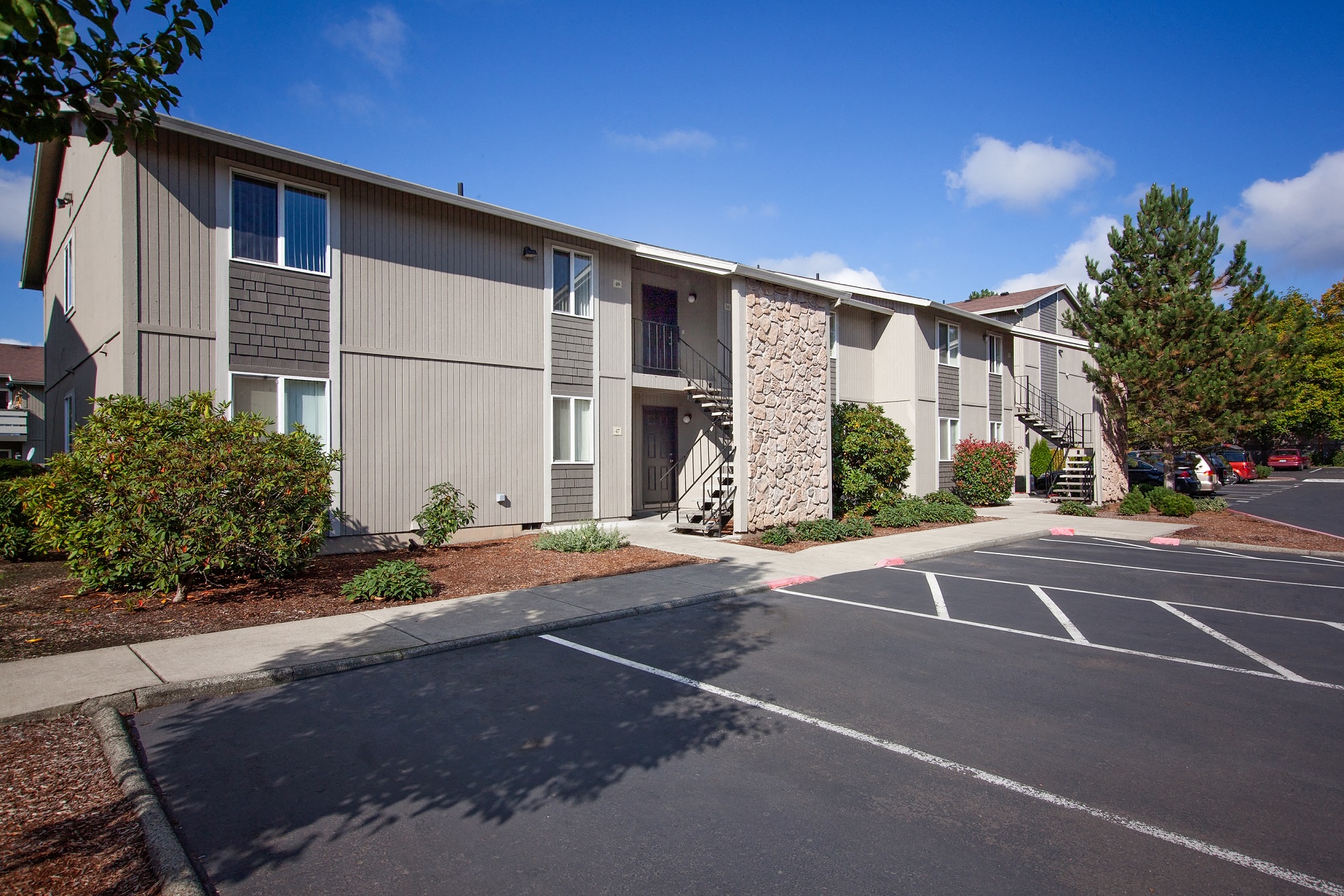 The Goose Aloha, Oregon Exterior and Parking Lot