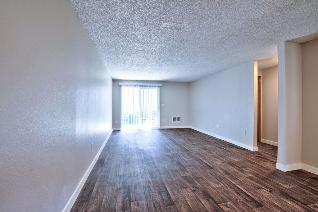 The Goose Aloha, Oregon living room