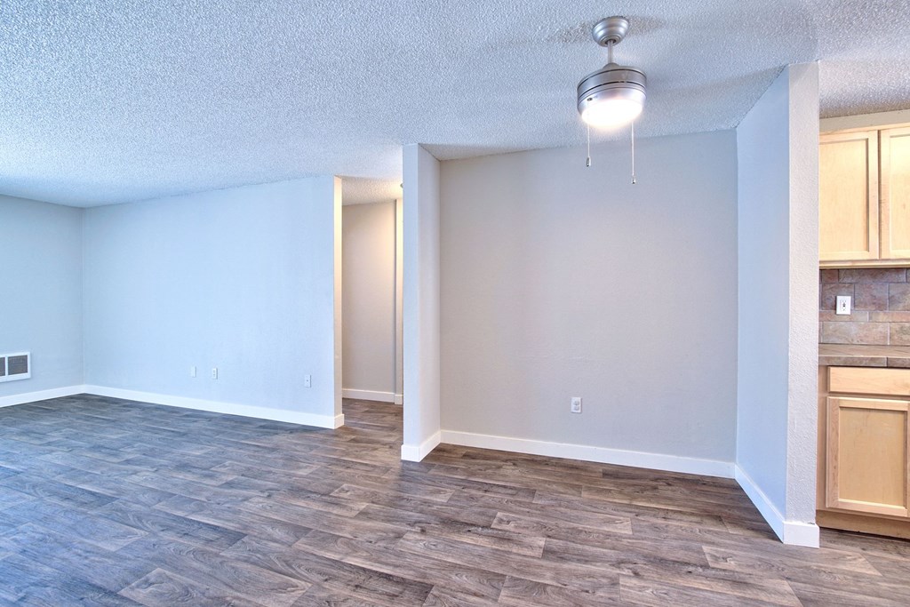 The Goose Aloha, Oregon dining room