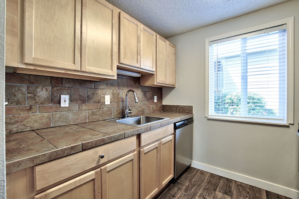 The Goose Aloha, Oregon Kitchen