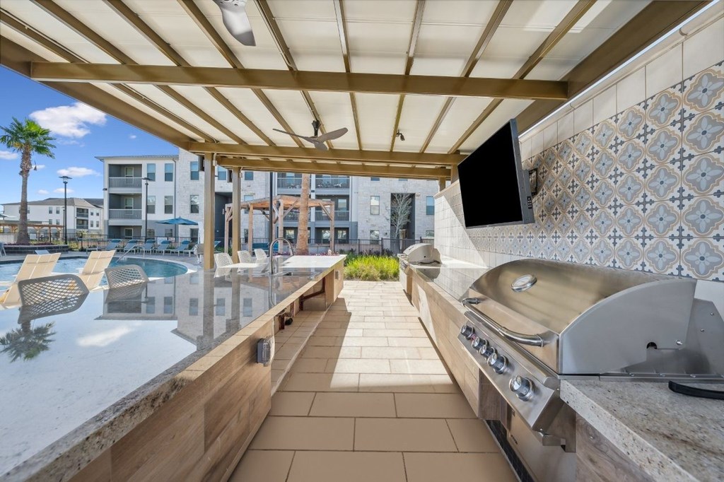 Alta Center Point Apartments in San Marcos, Texas Grilling Area