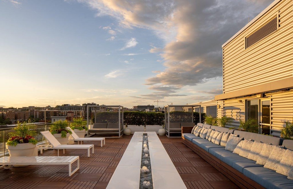 Alton District Luxury Apartments in Washington, DC Rooftop Terrace with Lounge Chairs