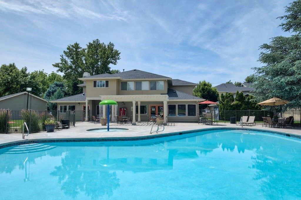 Arbor Crossing Apartments Pool Area
