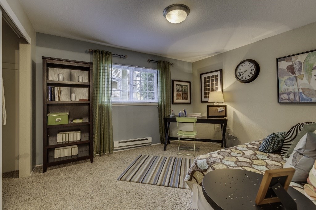 Arnada Pointe living room